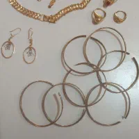 حدود هشتاد گرم طلا فروشی همه یکجا
