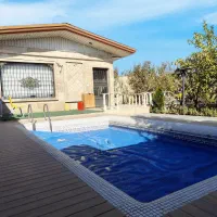 ۴۲۵ متر باغ ویلا / شهرک بر اصلی بلوار میباشد