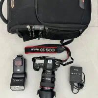 دوربین canon 5d mark 3+ لنز ۲۴-۱۰۵ و فلش حرفه‌ای