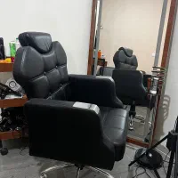 ۲اینه و ۲ترولی و ۲صندلی ارایشگاه