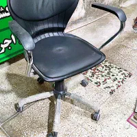 صندلی دسته دار و چرخ دار