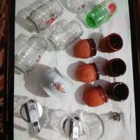 چرخ خیاطی و ظروف