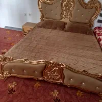 تخت خواب دو نفره همراه با تشک آینه و میز آرایشی