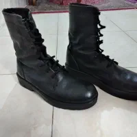 پوتین سربازی|کیف، کفش، کمربند|اصفهان, شفق|دیوار