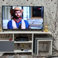 میز تلویزیون تمیز ۴ماه خریدم نو نو سبک