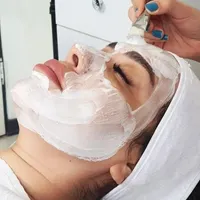 پاکسازی وجوانسازی صورت برای خانم ها