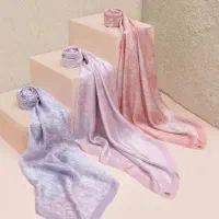 حسابدار شال و روسری