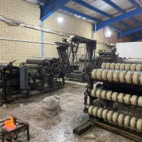 کارکن آقا برای کار در ریسندگی