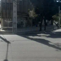 طبقه دربست حاشیه تقاطع اصلی بالای مغازه