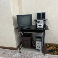 مانیتور ، اسپیکر و میز کامپیوتر