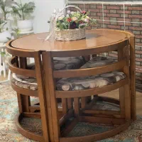 میز نهار خوری بسیار زیبا و کم جا