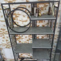 قفسه ایستاده با قوطی