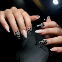 کاشت ناخن تخفیف ۳۵ درصدی