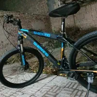 دوچرخه نو و تمیز.