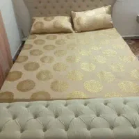 تخت پایه فلزی