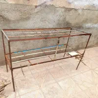 میز آهنی برای میوه فروشی. قفسه .پاچال