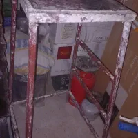 چهار پایه فلزی