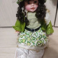 عروسک با کت چرم