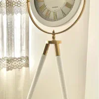 ساعت ایستاده ۳ پایه