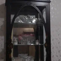 شلف دکوراسیون با چراغ داخلی و درخشان در شب|کتابخانه، شلف، قفسههای دیواری|آستانه اشرفیه, |دیوار