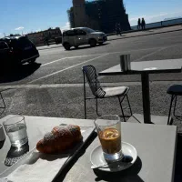 ادمین خانم اینستاگرام در کلینیک زیبایی