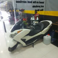 دو دستگاه موتور هوندا فورزا و هوندا پاکشتی گرینو