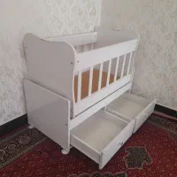 گهواره نوزاد سفید درحد نو