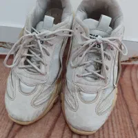 کفش دست دوم