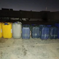 گالن بنزین یا گازوئیل|ظروف نگهدارنده، پلاستیکی، یک‌بارمصرف|زاهدان, |دیوار