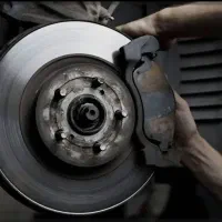 نیازمند ترمز کار ماشین سواری