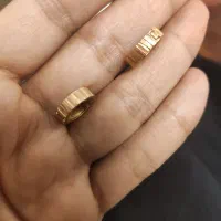 مقداری طلا سبک وزن اما نمادار