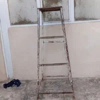 چهارپایه فلزی