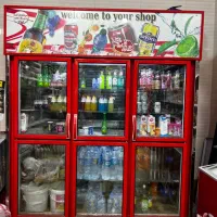 یخچال ایستاده شش درب بزرگ و میز کار