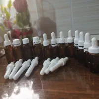 ظرف شیشه کوچک خالی برای روغن های ارگانیک