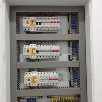 کارگر برق کاری ساختمان
