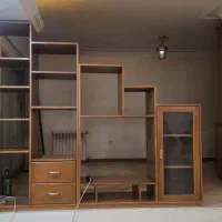 کتابخانه و ویترین چوبی پله ای