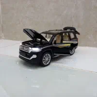 ماشین تمام فلزی لند کروز .چراغ دار .موزیکال