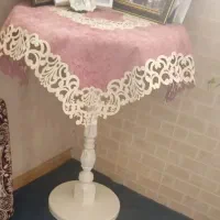 میز خاطره سفید بدون خط وخش با رومیزی