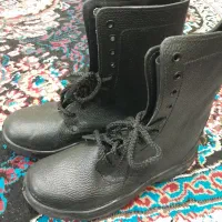 دو جفت پوتین سایز ۴۰