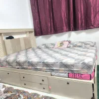 تخت خواب و میز آرایش