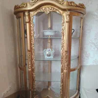 گنجه ومبل 9نفره همراه با 3عدد میزعسلی