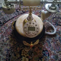 تلفن رومیزی شیک با وزن سنگین
