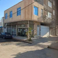 یک طبقه خانه دونبش همراه سه  باب مغازه