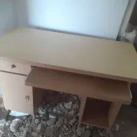 میز کامپیوتر و صندلی چرخان