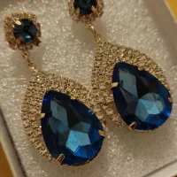 گوشواره نگین دار طرح اشکی