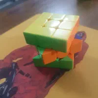 روبیک ۳در ۳ UV مگنت لونه زمبوری مویو V5