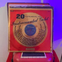 گرامافون آنتیک سالم(فوری)|کلکسیون اشیاء عتیقه|لنگرود, |دیوار