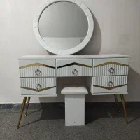 میز و آینه بهمراه صندلی،. مدل ویکتور