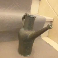 آفتابه مسی قدیمی|کلکسیون اشیاء عتیقه|قم, لسانی|دیوار