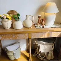 گلدان و کوزه و گلدان گرد پتینه شده و کوزه سفالی